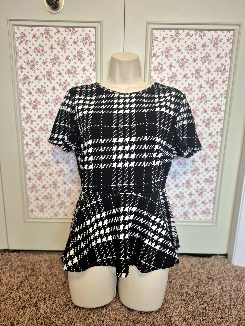 New Shein Black & White Plaid Peplum Top Women's Short Sleeve Size L
